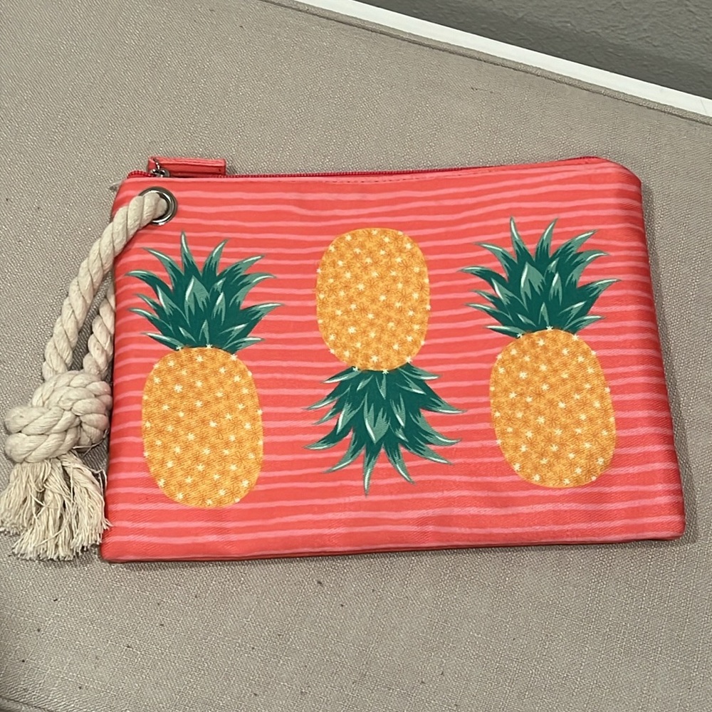 LOFT🍍🍍PINEAPPLE Wristlet Pouch - Picture 3 of 16